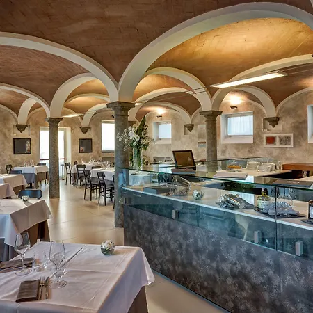 Forlanini 52 Hotel Parme