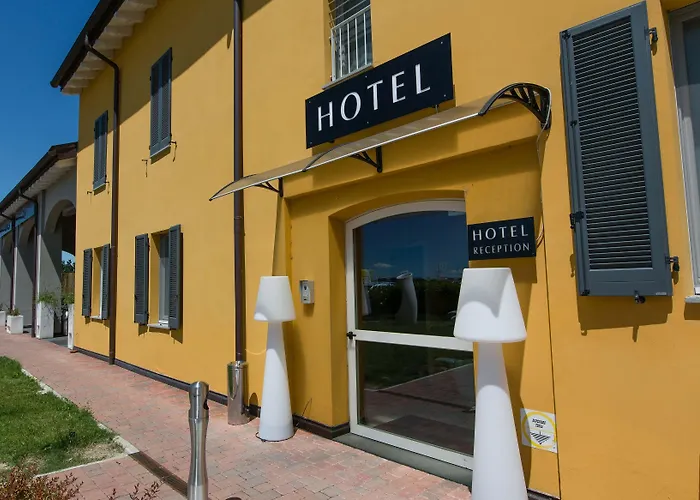 Otel Forlanini 52 Parma